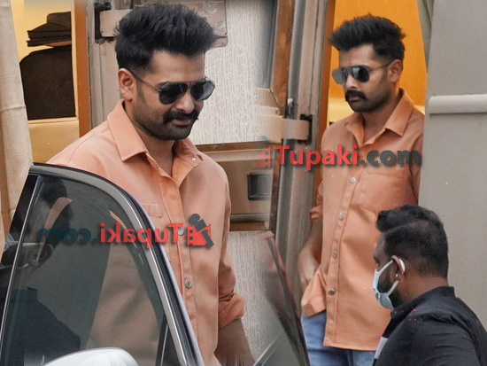 Ram Pothineni Waves at Fans Post Shoot in Hyderabad